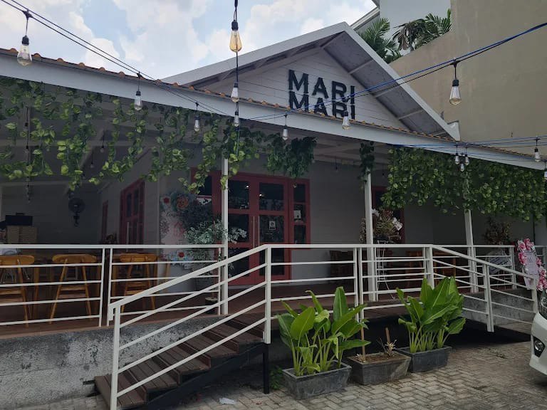 Disewakan Eks Cafe Komersial Premium di Raya Telaga Utama Citraland Surabaya Barat - Image 1