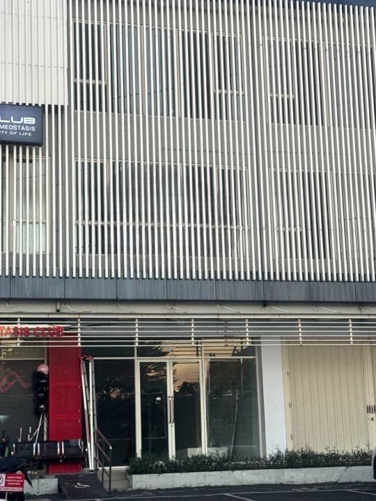 Disewakan Ruko 3 Lantai Komersial Strategis di North Junction Citraland Surabaya Barat - Image 1