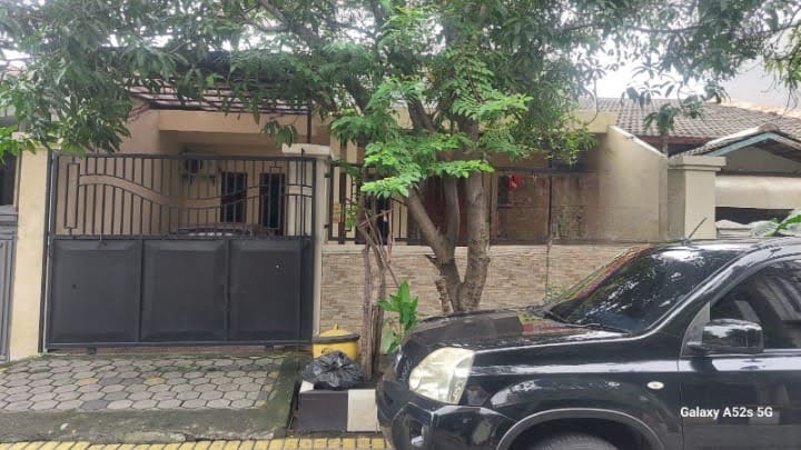 Dijual/Disewakan Rumah Siap Huni Lokasi Strategis di Barata Jaya Surabaya Timur - Image 1
