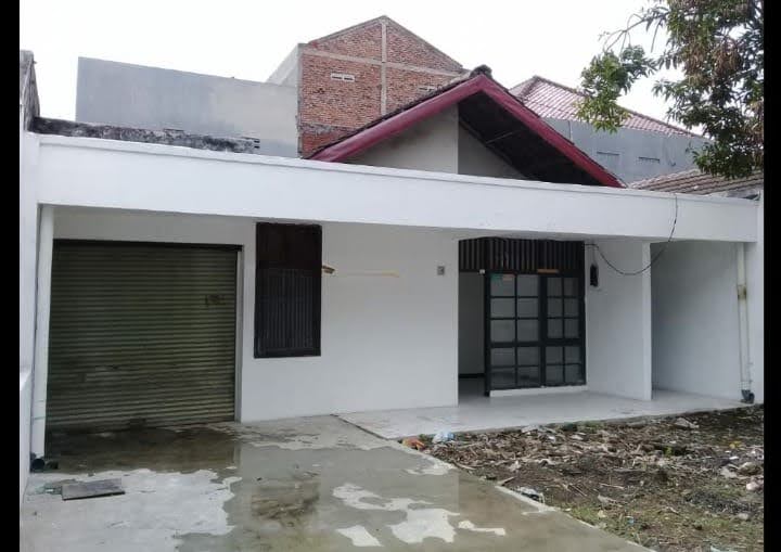 Disewakan Rumah Asri Nyaman di Jalan Jeruk Surabaya Barat - Image 1