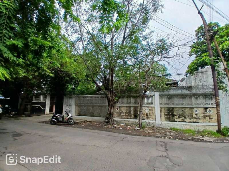 Dijual Rumah Hook Strategis di Jalan Kawi Surabaya Pusat - Image 1