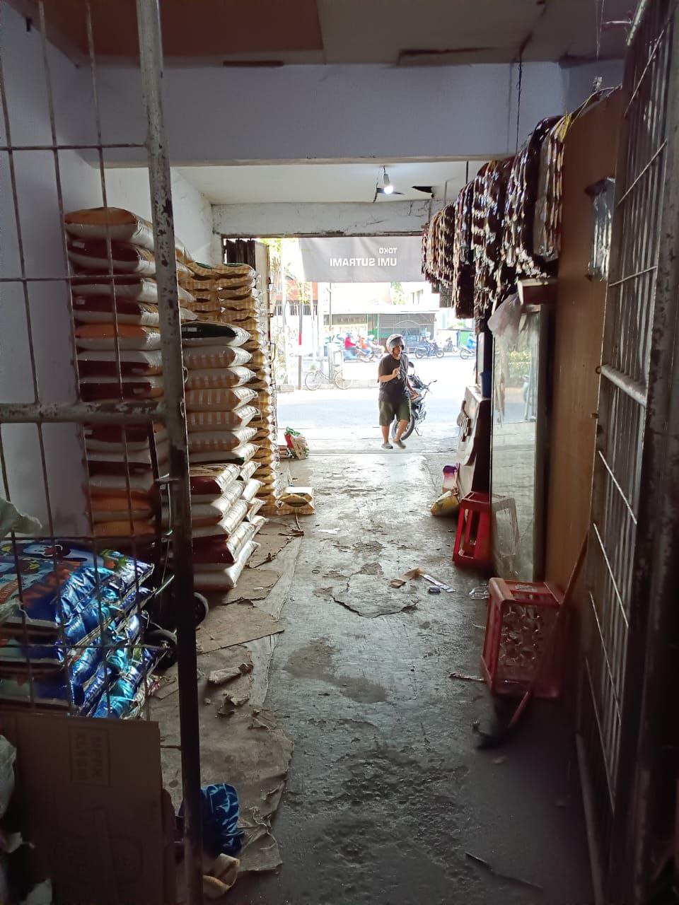 Dijual Rumah Usaha Lokasi Strategis Raya Menganti Babatan Surabaya Barat - Thumbnail 2