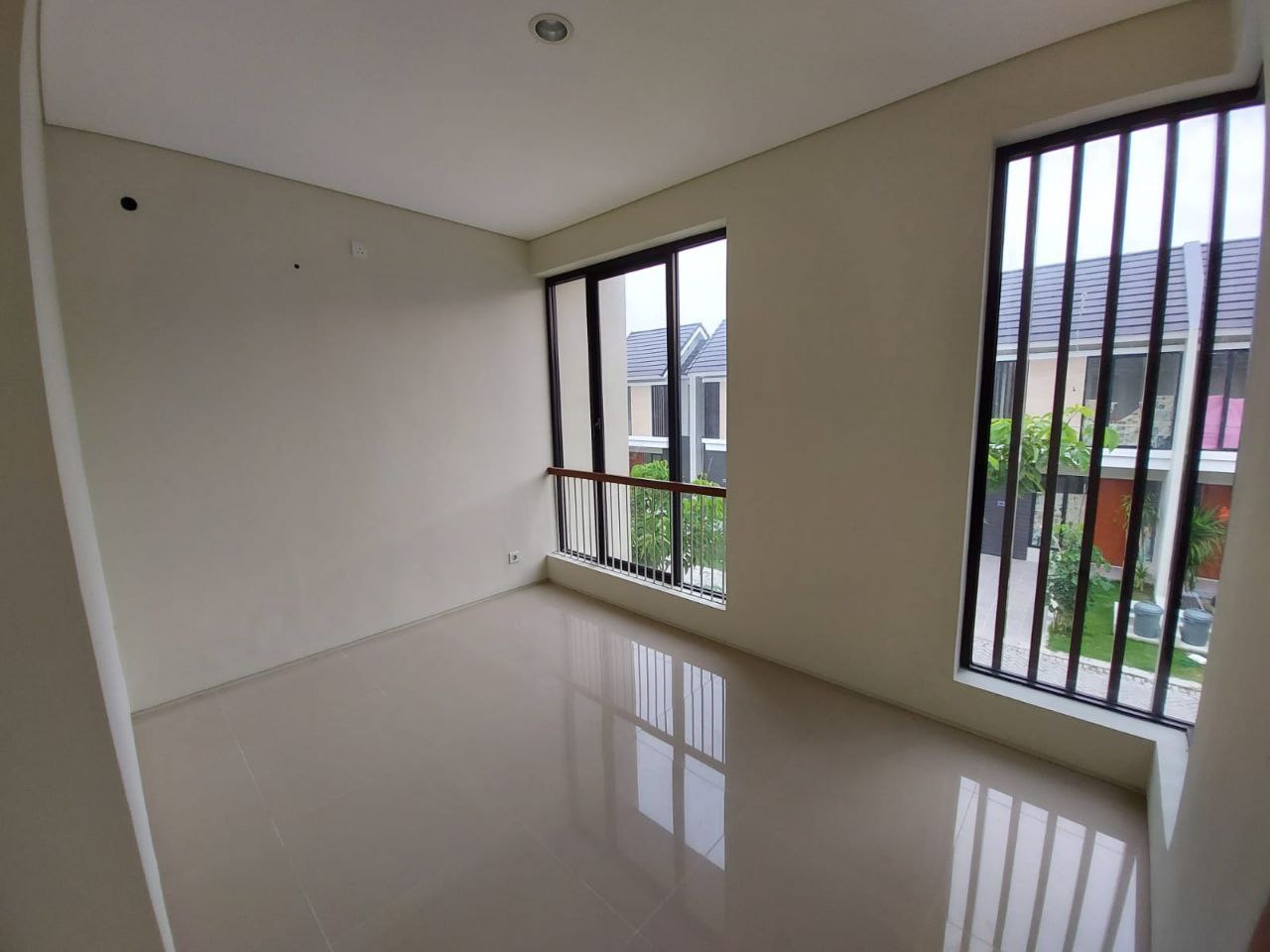 Dijual Rumah Perumahan Strategis Wilayah Northwest Lake Surabaya Barat - Thumbnail 4