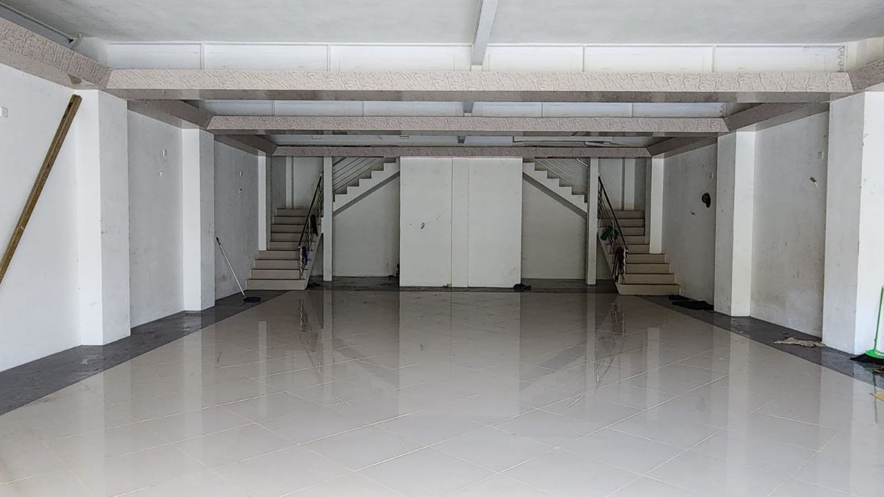 Disewakan Dua Ruko Gandeng Lokasi Strategis di Kedung Cowek Surabaya Utara - Image 1