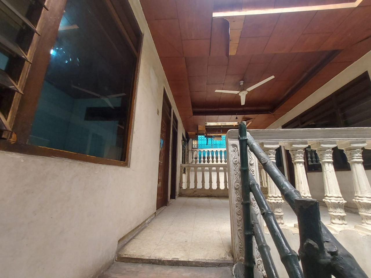 Disewakan Ruko Strategis di Jalan Raya Manyar Surabaya Timur - Thumbnail 3