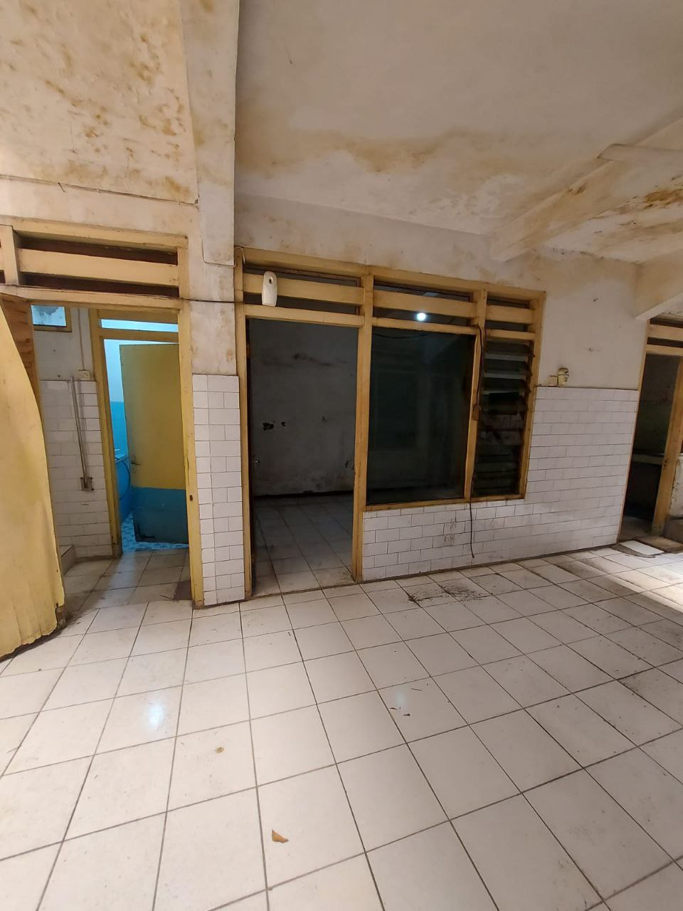 Disewakan Ruko Strategis di Jalan Raya Manyar Surabaya Timur - Thumbnail 4