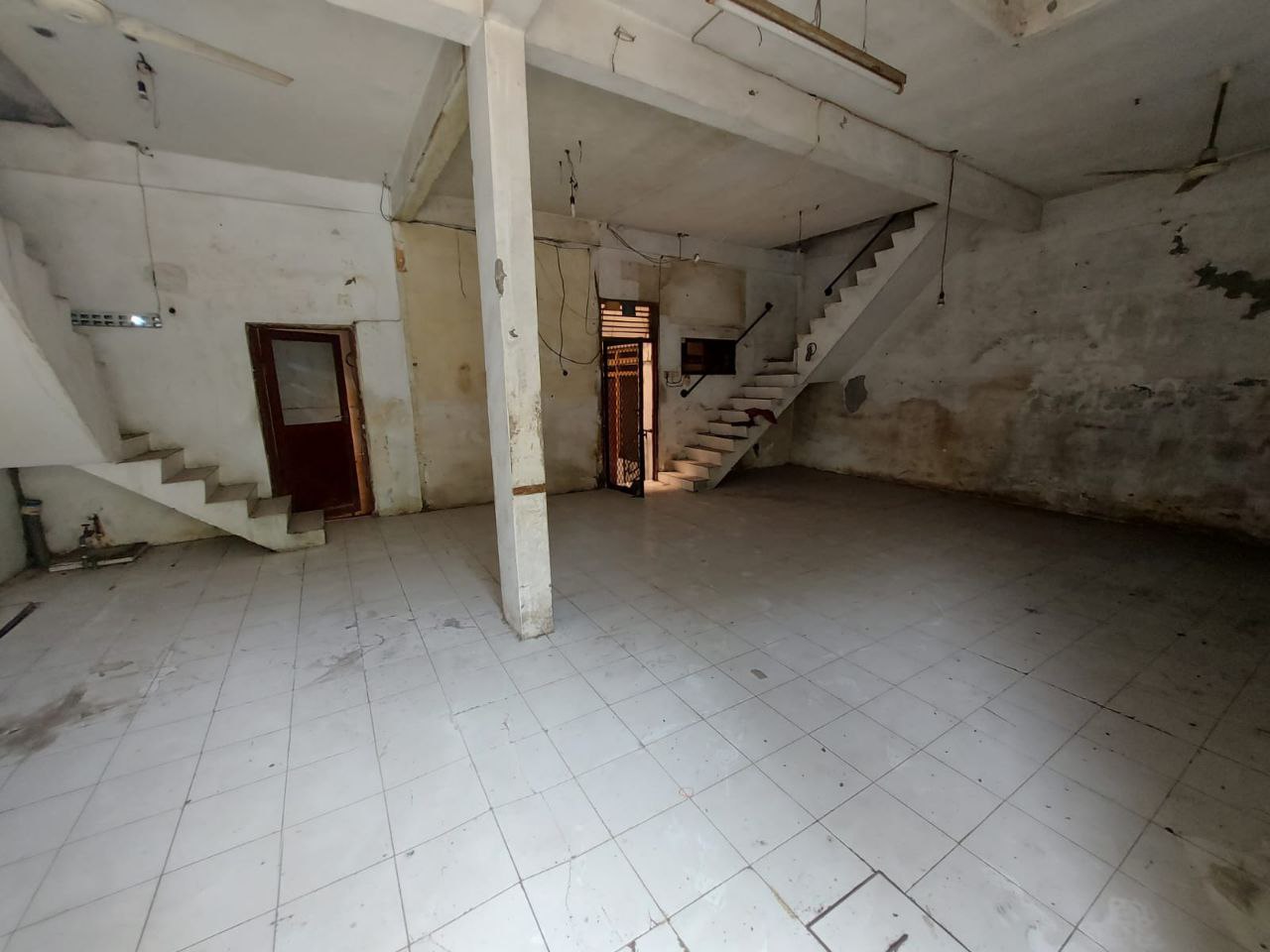 Disewakan Ruko Strategis di Jalan Raya Manyar Surabaya Timur - Thumbnail 5