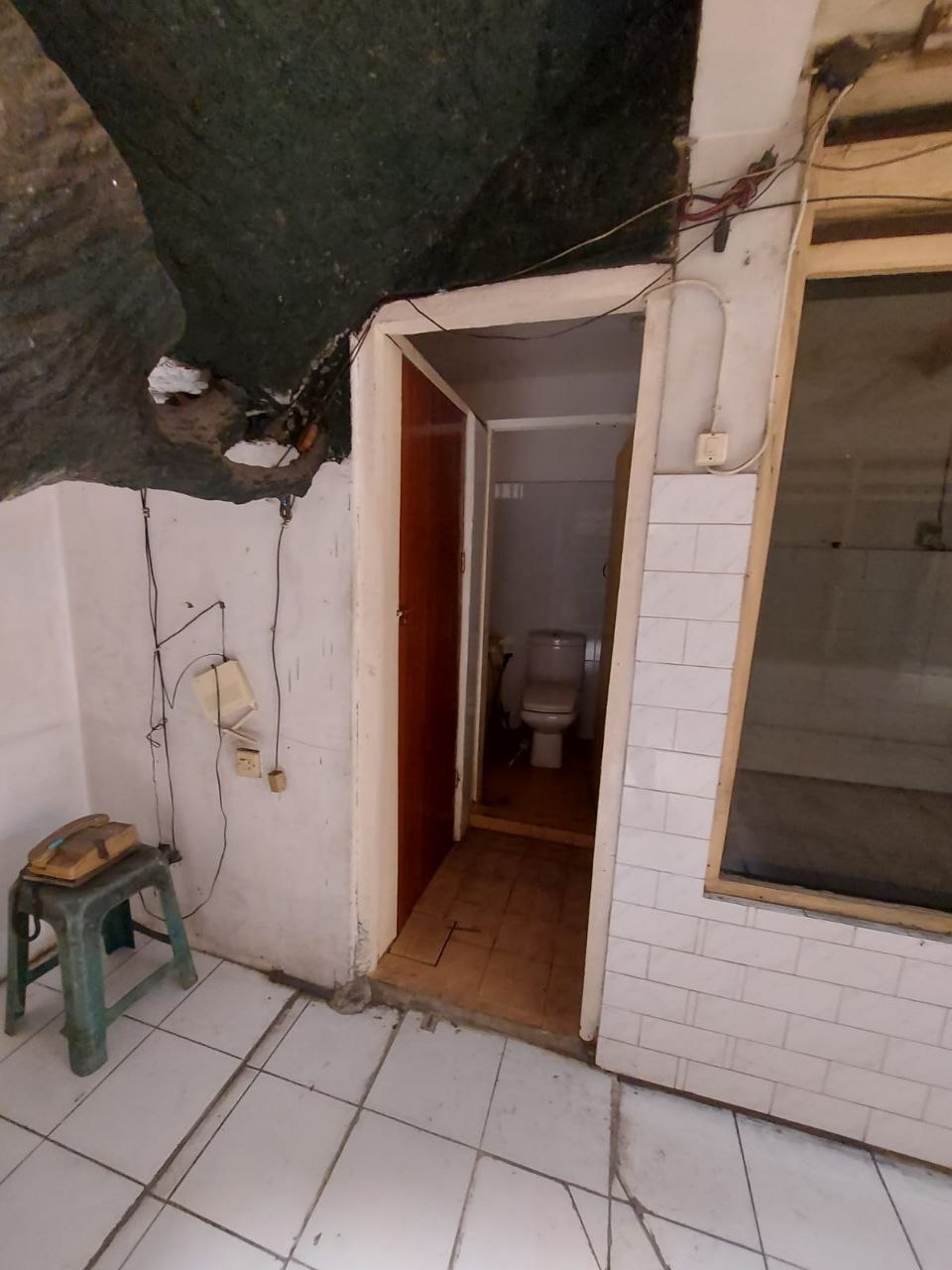 Disewakan Ruko Strategis di Jalan Raya Manyar Surabaya Timur - Thumbnail 8