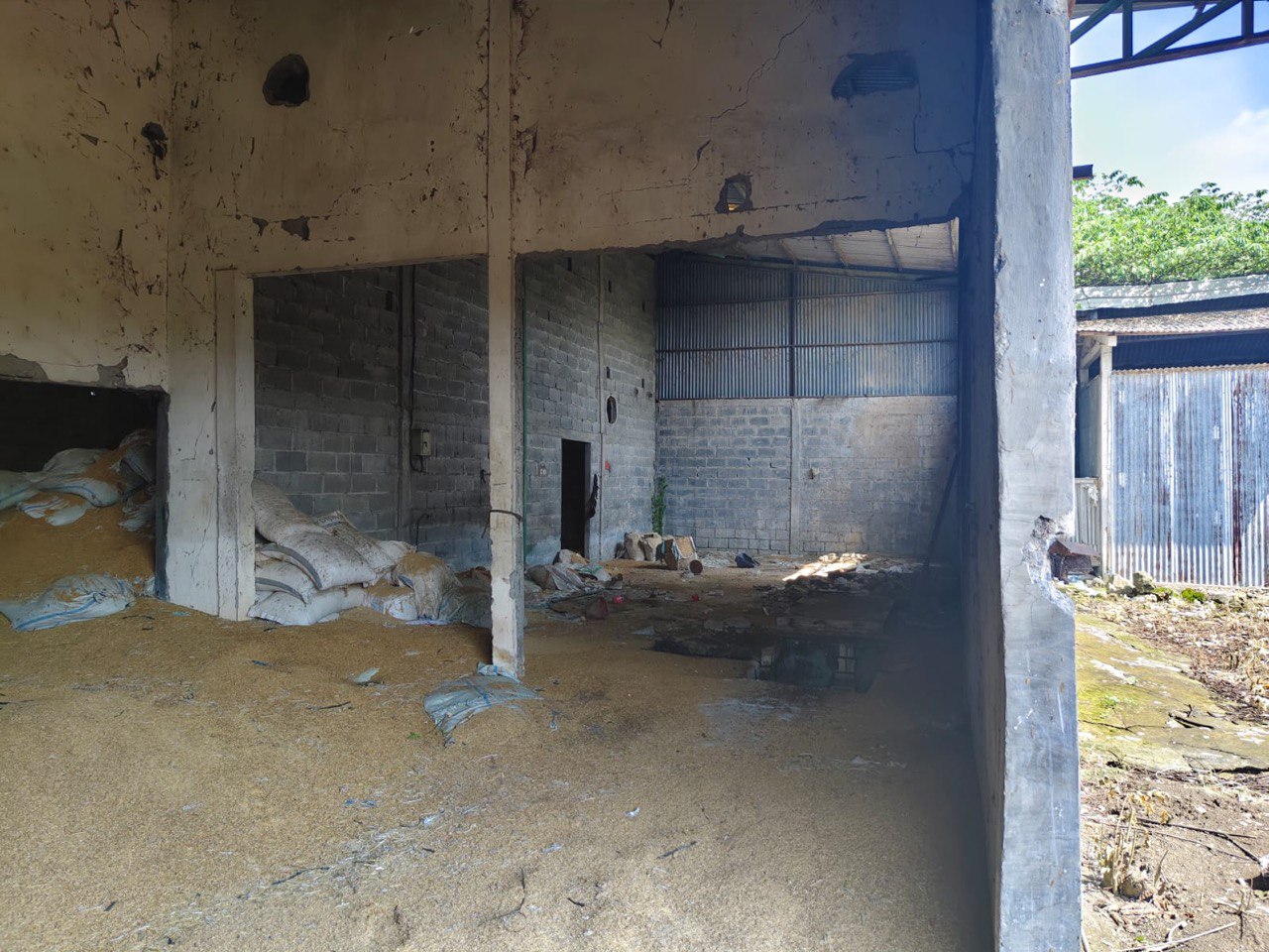 Dijual/Disewakan Gudang Lokasi Strategis Nol Jalan Raya Utama di Pundut Trate Benjeng Gresik - Thumbnail 3