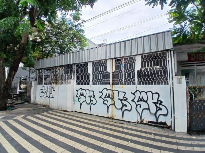 Disewakan/ Dijual Rumah Nol jalan raya Tambaksari Surabaya Utara - Image 1