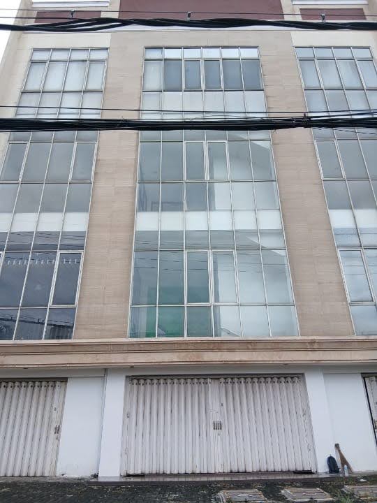 Disewakan Gedung Lokasi Strategis di Ambengan Surabaya Pusat - Image 1