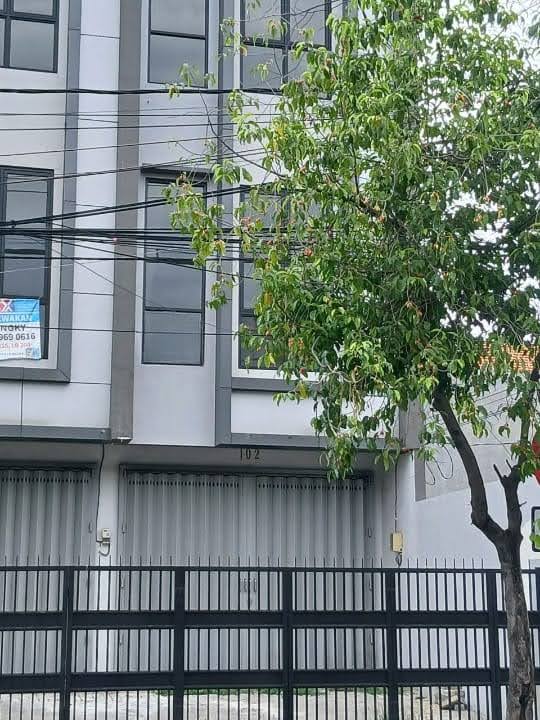 Disewakan 2 Unit Ruko Baru lokasi Strategis di Raya Tambak Rejo Surabaya Utara - Image 1