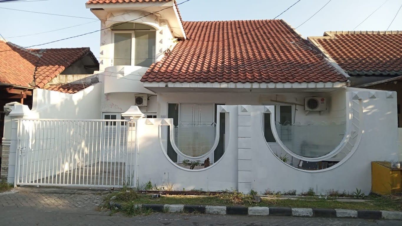 Dijual/Disewakan Rumah Siap Huni di Babatan Pratama Surabaya Barat - Image 1