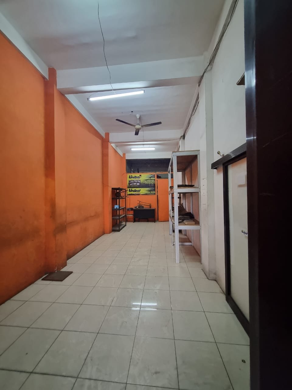 Disewakan Ruko 3 Lantai Balongsari Tama Lokasi Strategis Surabaya Barat - Image 1