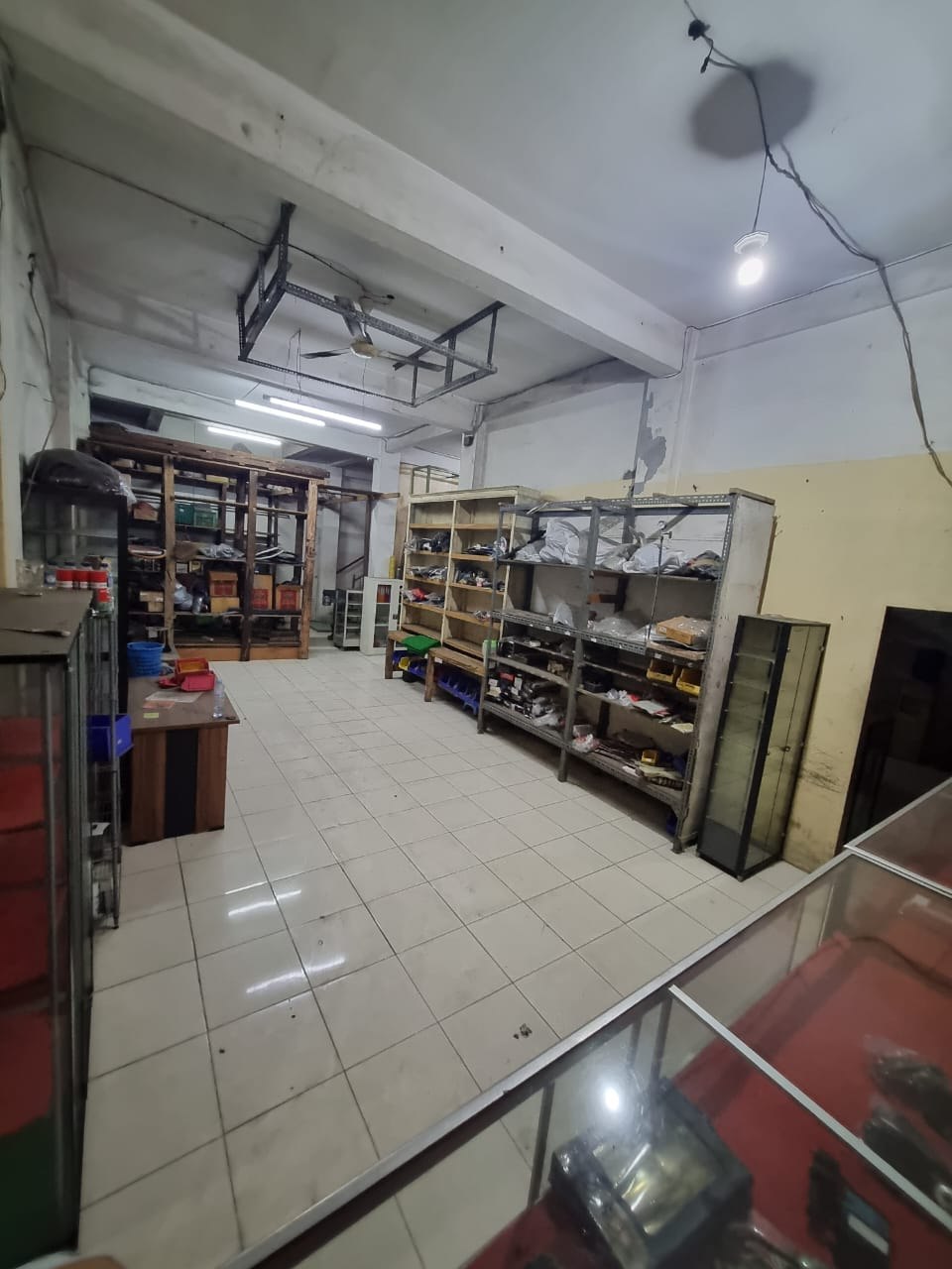 Disewakan Ruko 3 Lantai Balongsari Tama Lokasi Strategis Surabaya Barat - Thumbnail 2