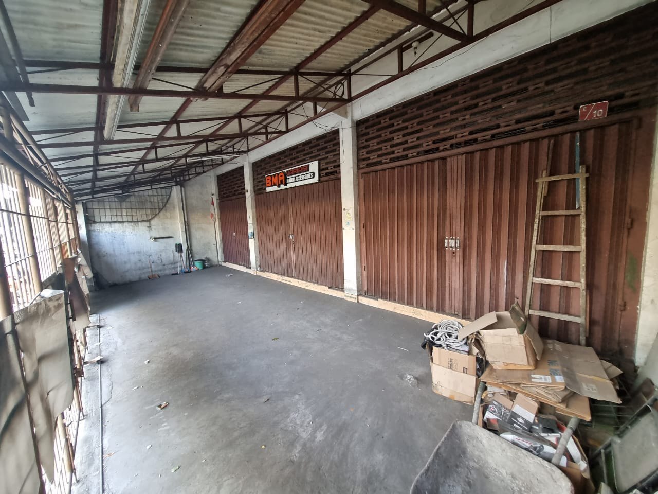 Disewakan Ruko 3 Lantai Balongsari Tama Lokasi Strategis Surabaya Barat - Thumbnail 3