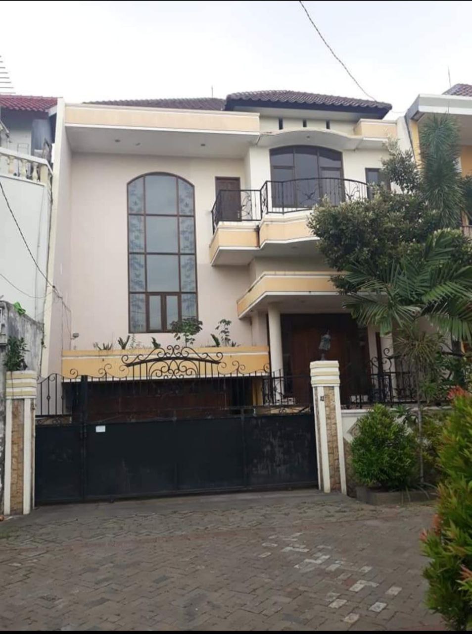Dijual Rumah Bagus 2,5 Lantai di Sakura Regency Surabaya Selatan - Image 1