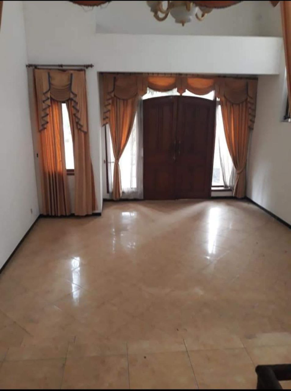 Dijual Rumah Bagus 2,5 Lantai di Sakura Regency Surabaya Selatan - Thumbnail 2