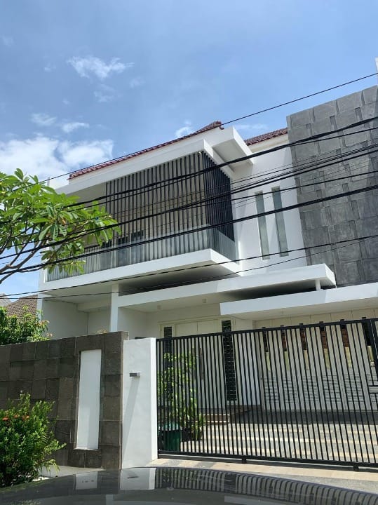 Dijual Rumah Mewah Strategis Siap Huni Lokasi di Surabaya Timur - Image 1