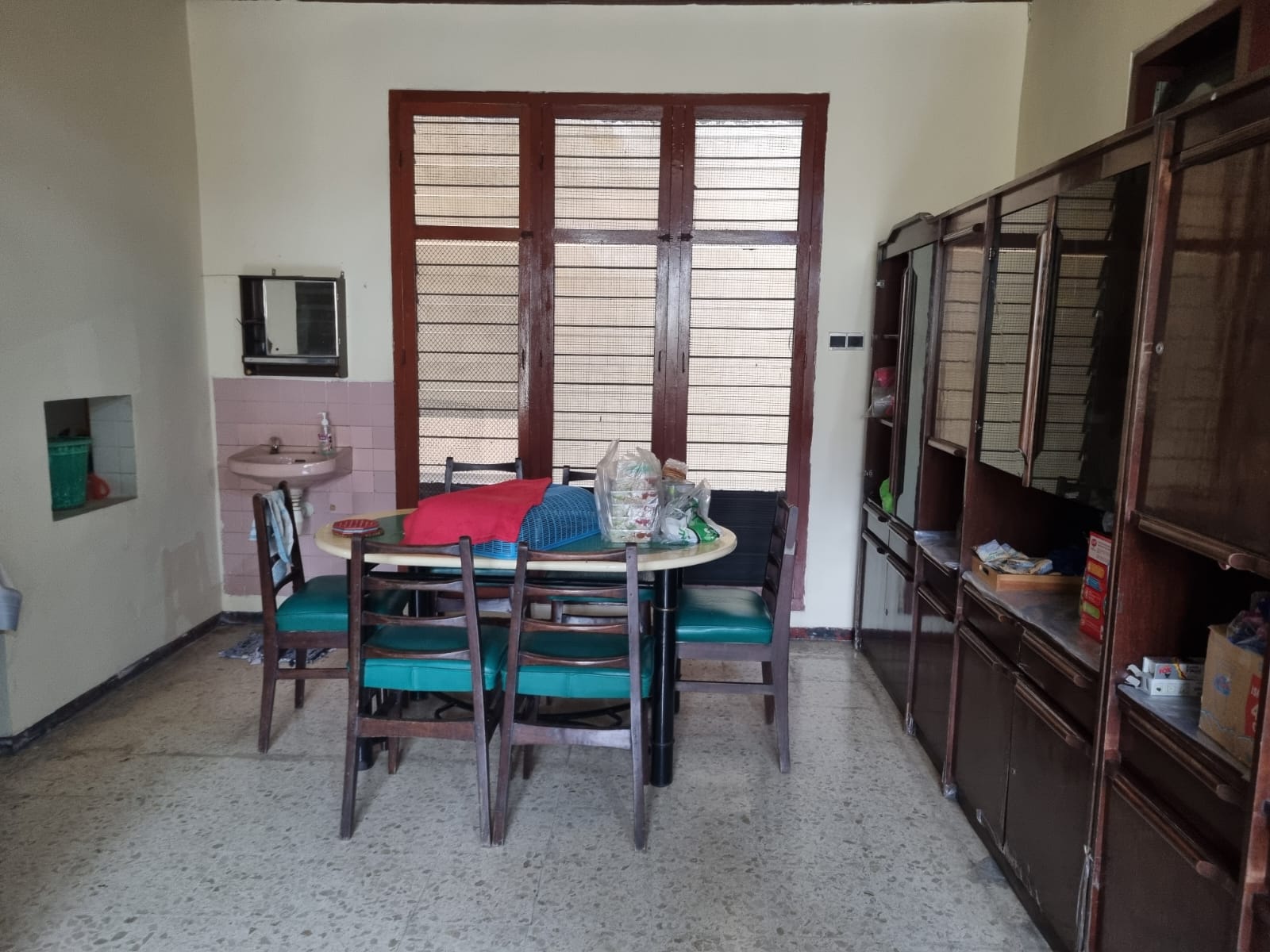 Dijual Rumah Nyaman Strategis di Jalan Petemon Surabaya Pusat - Thumbnail 7