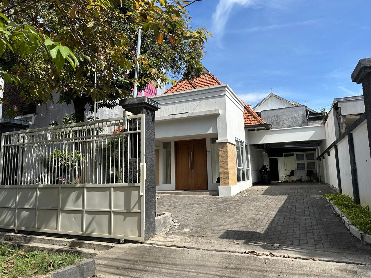 Jual/Sewa Rumah Klasik Lokasi Strategis Wonokromo Surabaya Timur - Image 1