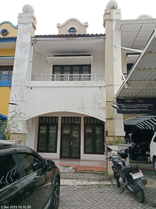 Disewakan Ruko 2.5 lantai Komersial Strategis Sentra Taman International Surabaya Barat - Image 1