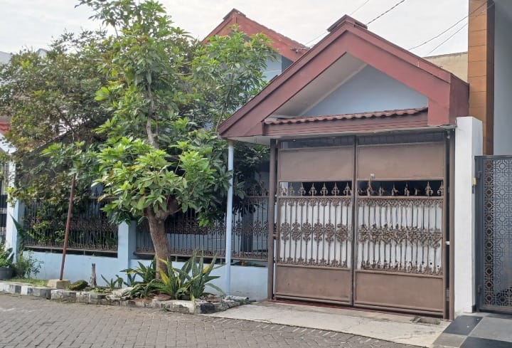 Dijual Rumah Strategis di Griya Babatan Mukti Surabaya Barat - Image 1