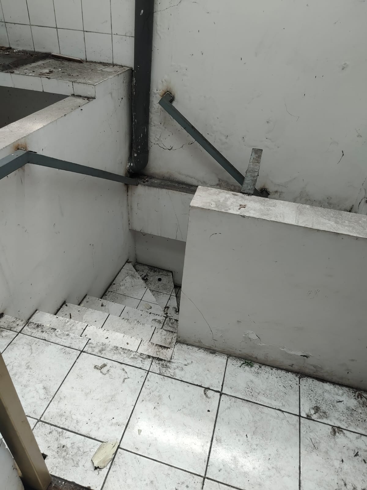 Disewakan Ruko 3,5 Lantai Murah Strategis Raya Kenjeran Surabaya Timur - Thumbnail 3