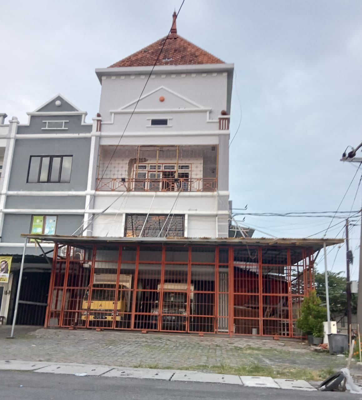 Jual Ruko 3,5 Lantai Nirwana Eksekutif Lokasi Strategis Surabaya Timur - Image 1