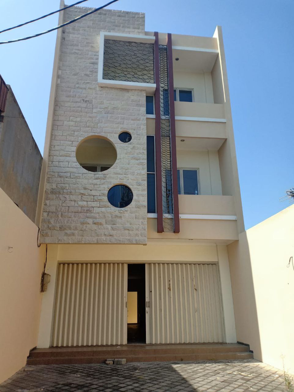 Dijual Ruko 3 Lantai Lokasi Strategis di Bratang Gede Surabaya Timur - Image 1