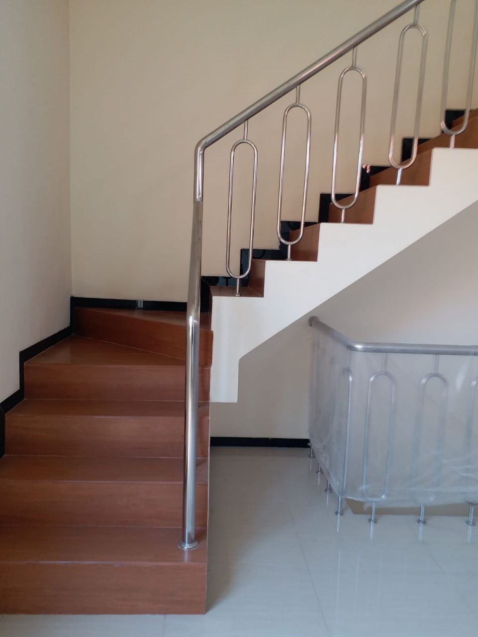 Dijual Ruko 3 Lantai Lokasi Strategis di Bratang Gede Surabaya Timur - Thumbnail 4