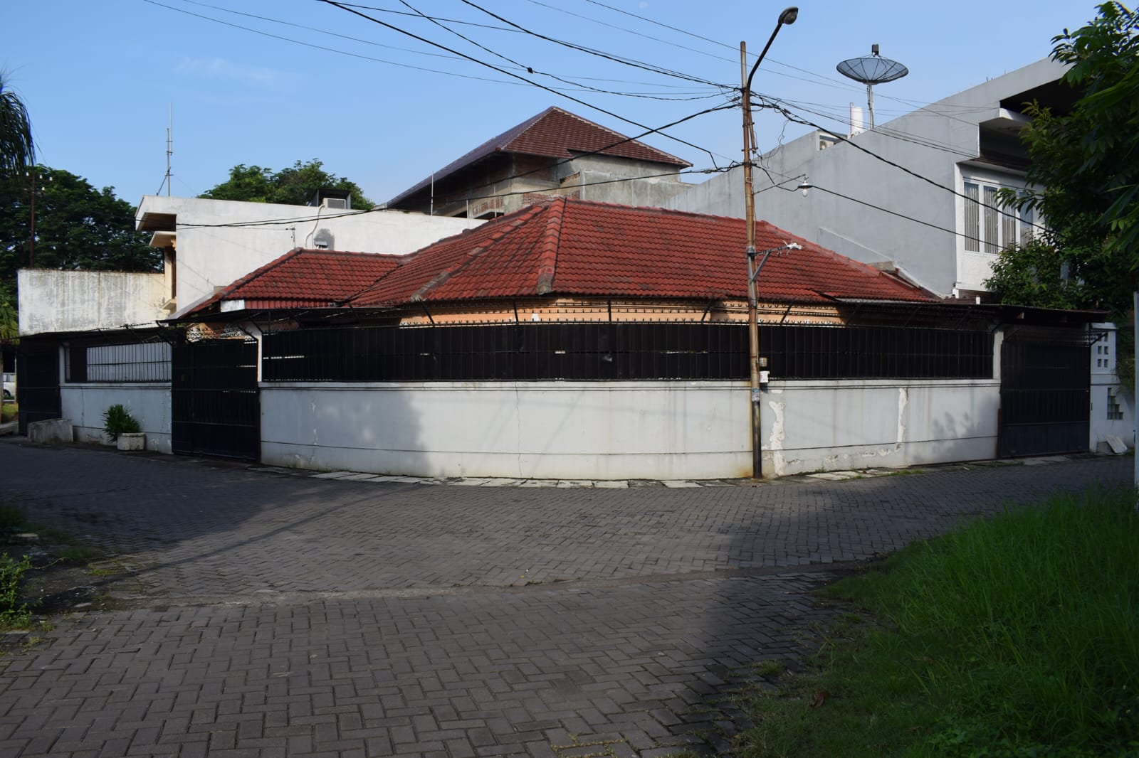 DIJUAL Rumah Sedang Direnovasi Serah Terima Kondisi Siap Huni Putat Indah Timur Surabaya Barat - Image 1