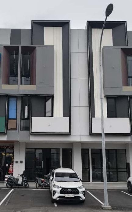 Disewakan Ruko Baru 3 Lantai District 9 Lokasi Strategis Citraland Surabaya Barat - Image 1