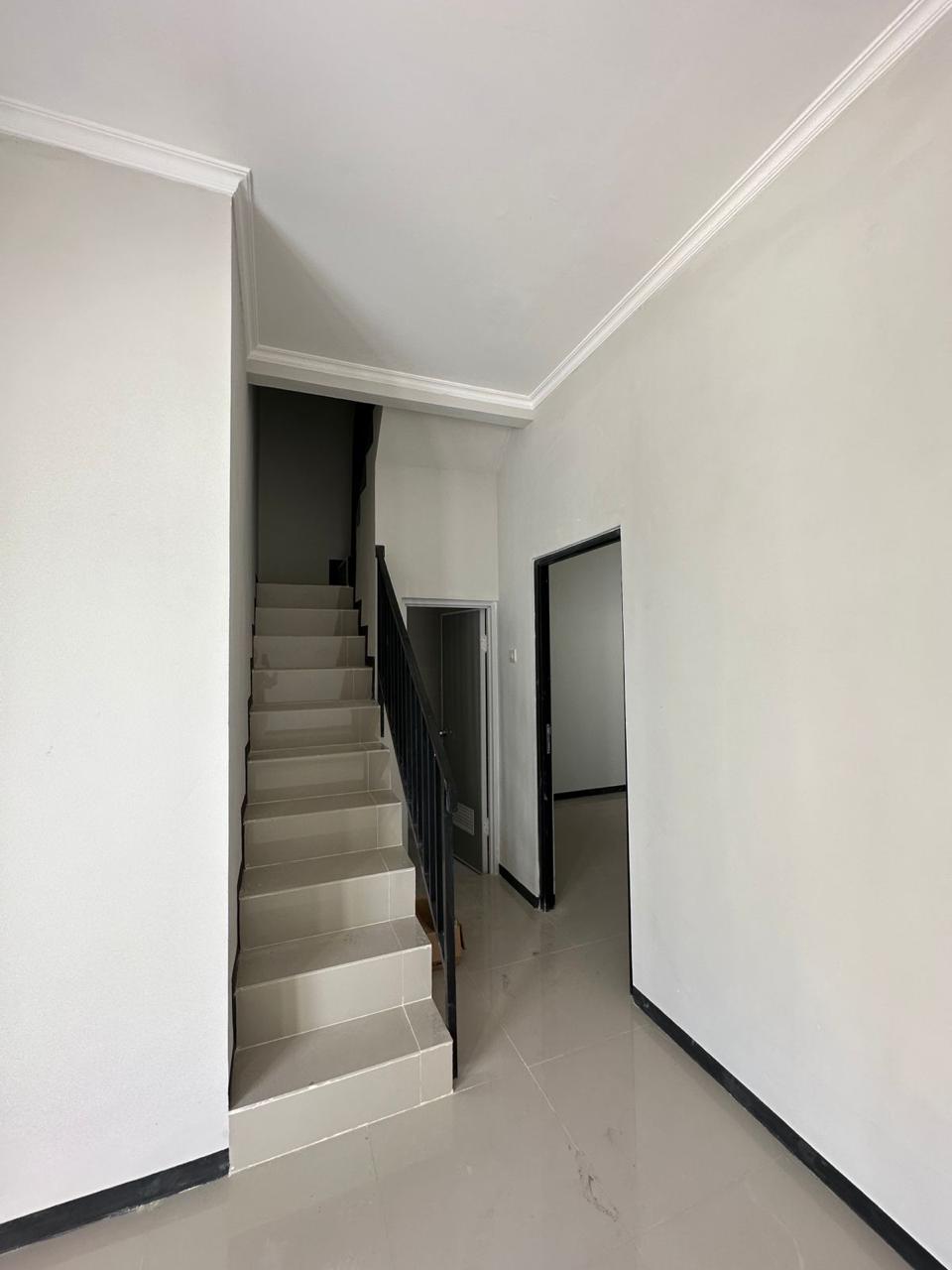 Dijual Rumah Jl. Gunung Anyar Grand Alana Surabaya dengan Lingkungan Tenang - Thumbnail 7