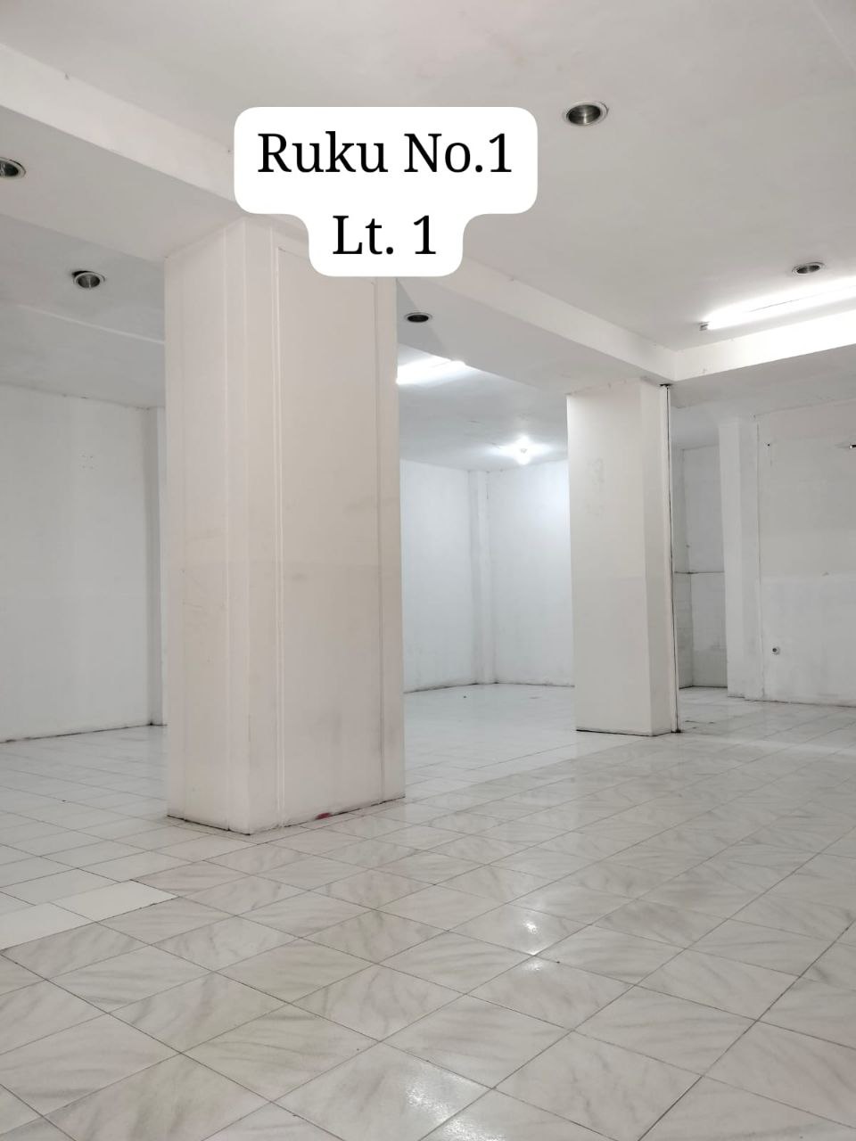 Dijual/Disewakan Ruko 3 Lantai Lokasi Strategis di Nol Jalan di Blauran Surabaya Pusat - Image 1
