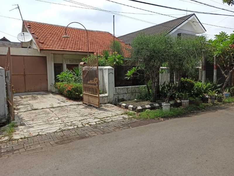 Dijual Rumah Luas di Jalan Rungkut Asri Barat Surabaya, Cocok Hunian dan Kantor - Image 1