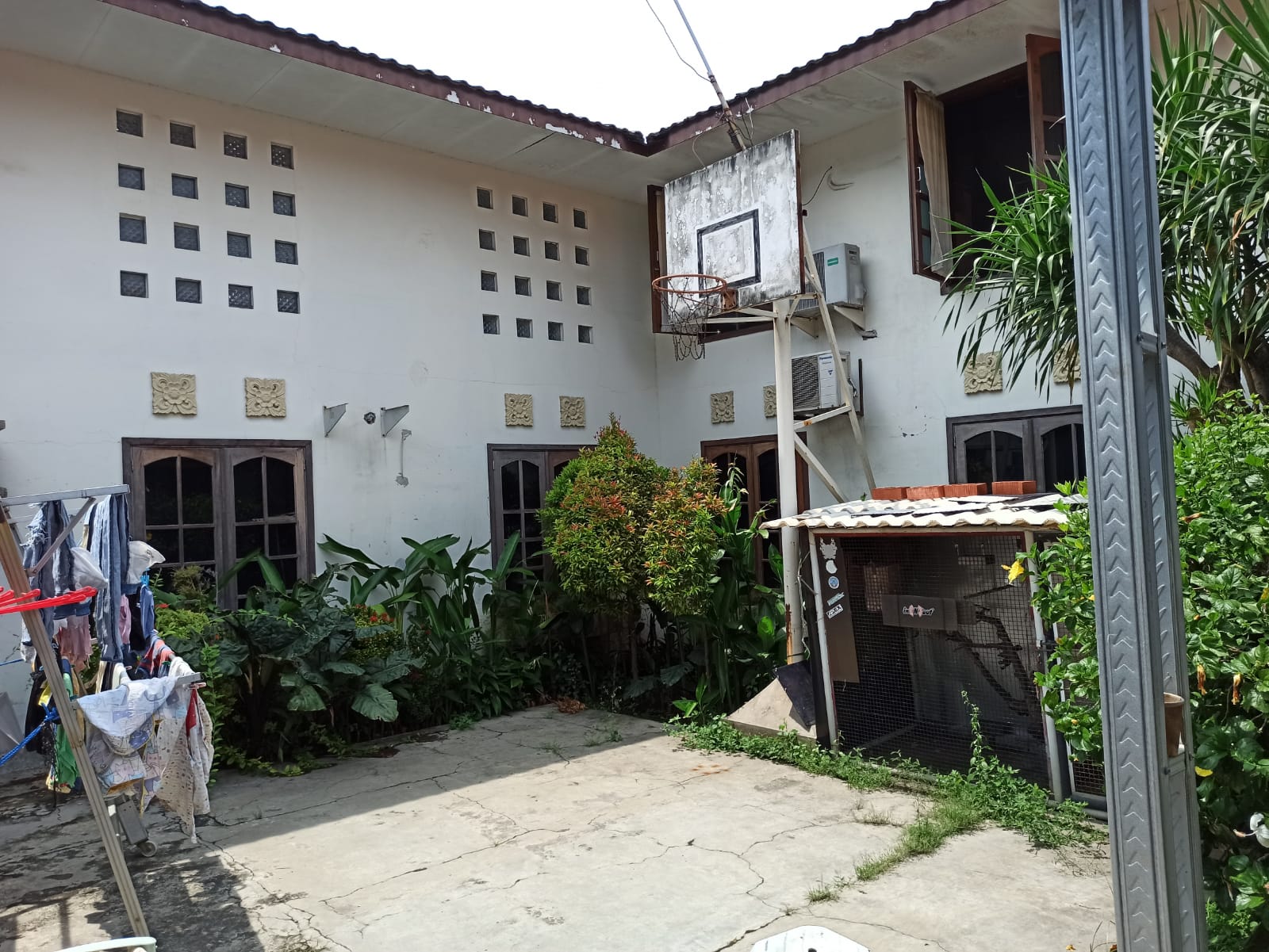 Dijual Rumah Luas di Jalan Rungkut Asri Barat Surabaya, Cocok Hunian dan Kantor - Thumbnail 2