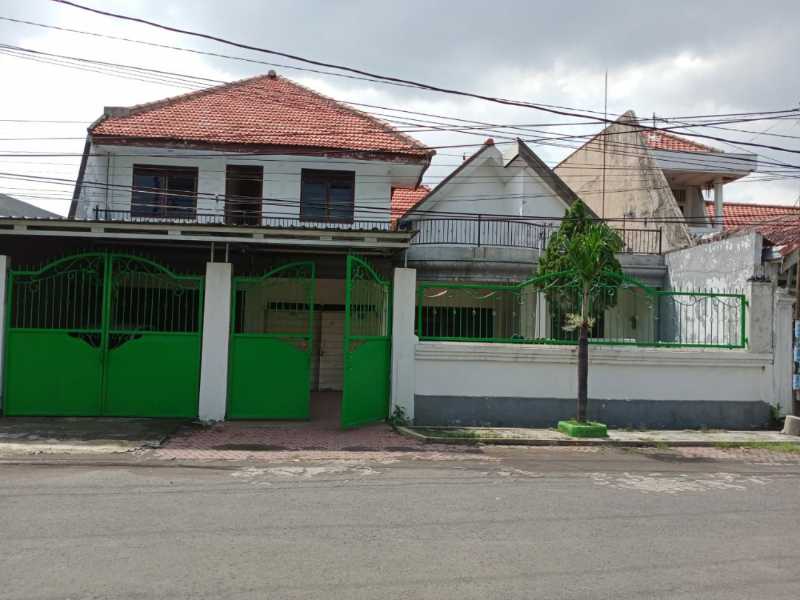Dijual Rumah 2 Lantai dengan Kos Aktif di Ketintang Surabaya, Garasi Luas dan Penghasilan Bulanan - Image 1