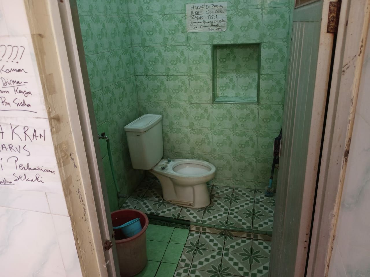 Dijual Rumah 2 Lantai dengan Kos Aktif di Ketintang Surabaya, Garasi Luas dan Penghasilan Bulanan - Thumbnail 6