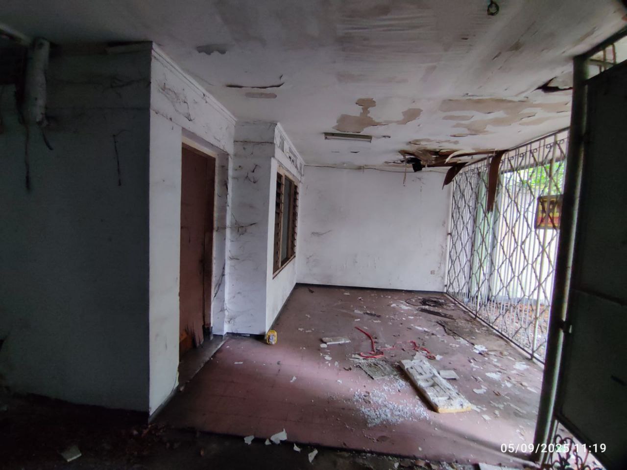 Dijual/Disewakan Rumah Besar di Jalan WR. Supratman Surabaya Pusat - Thumbnail 3