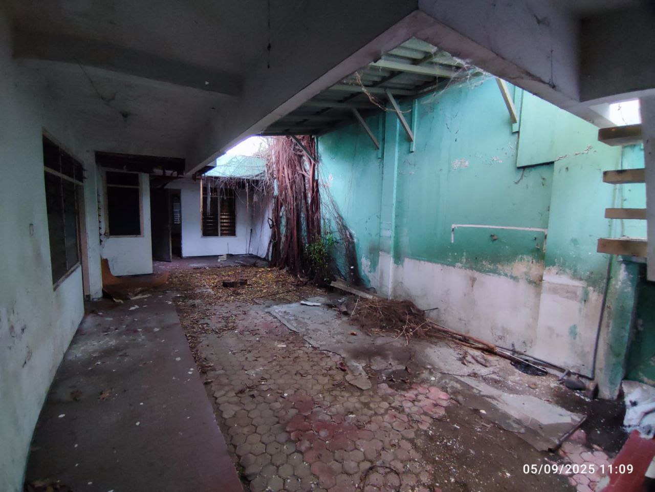 Dijual/Disewakan Rumah Besar di Jalan WR. Supratman Surabaya Pusat - Thumbnail 4