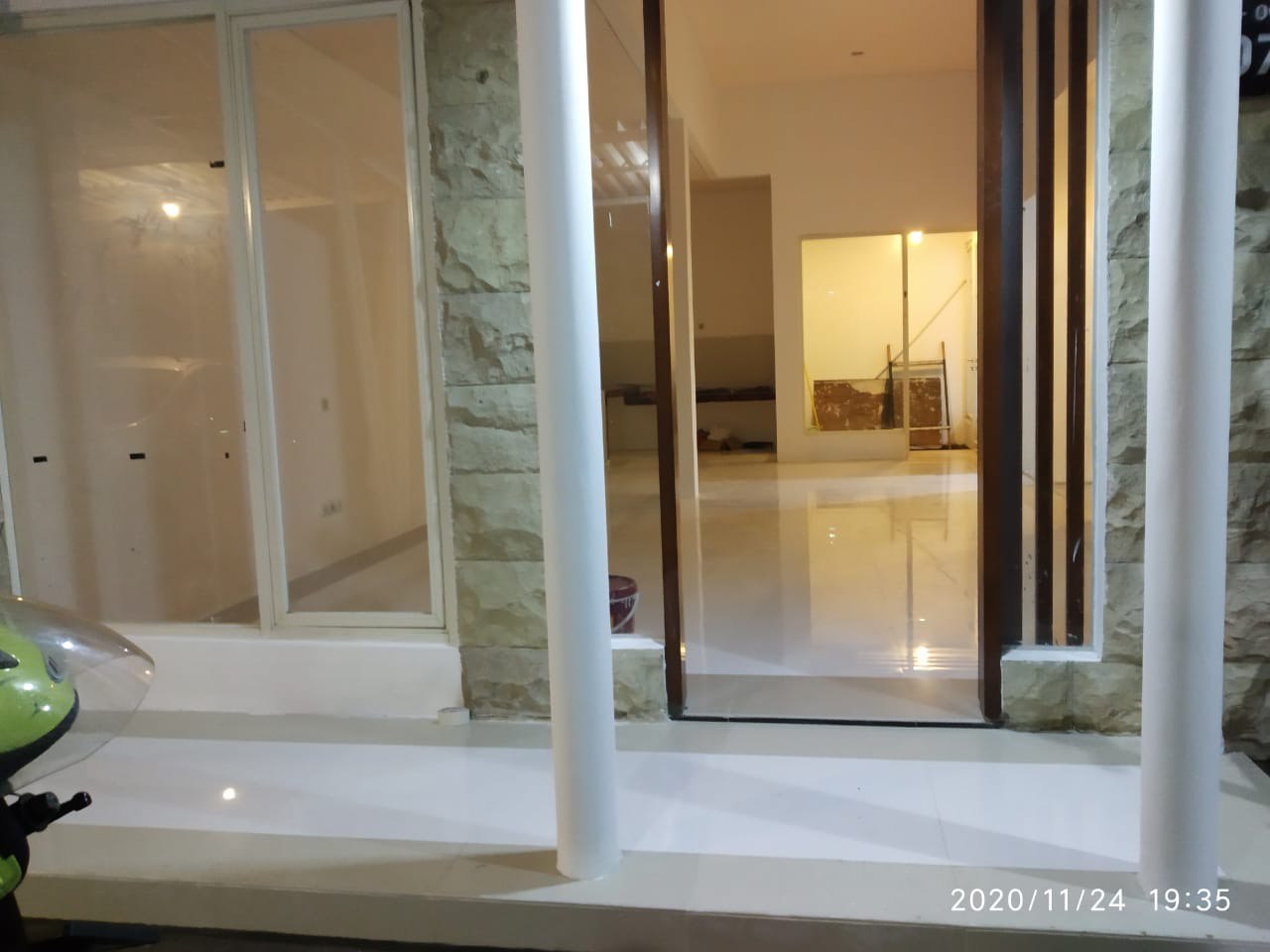 Dijual Rumah Strategis Greenhill Citraland Surabaya Barat - Thumbnail 2