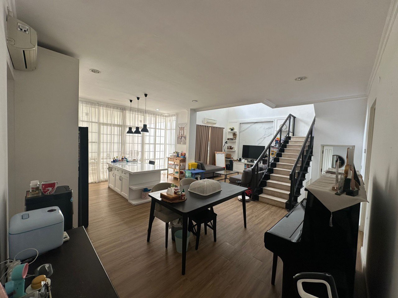 Dijual Rumah Terawat Pakuwon Indah Surabaya Barat - Image 1