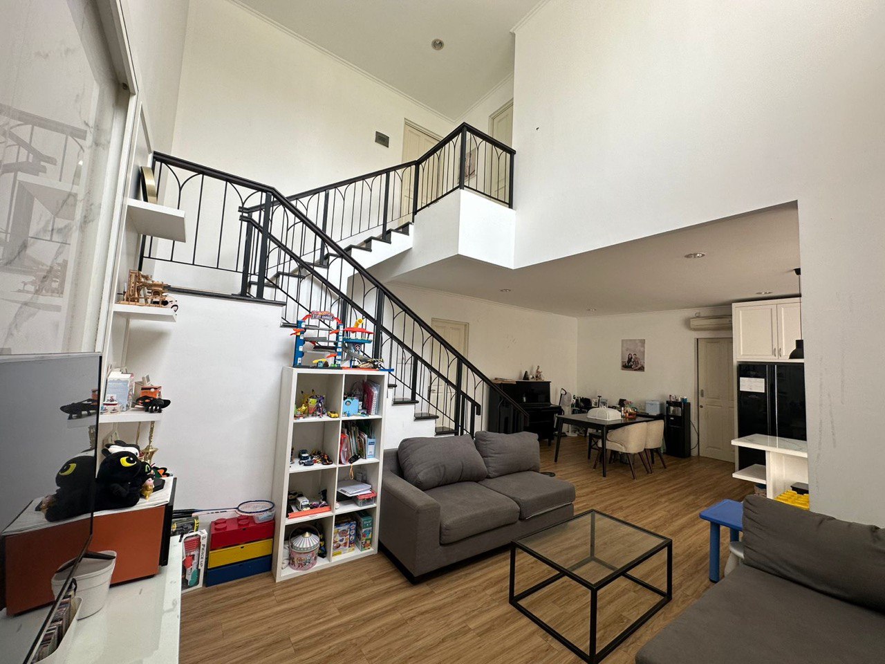 Dijual Rumah Terawat Pakuwon Indah Surabaya Barat - Thumbnail 4