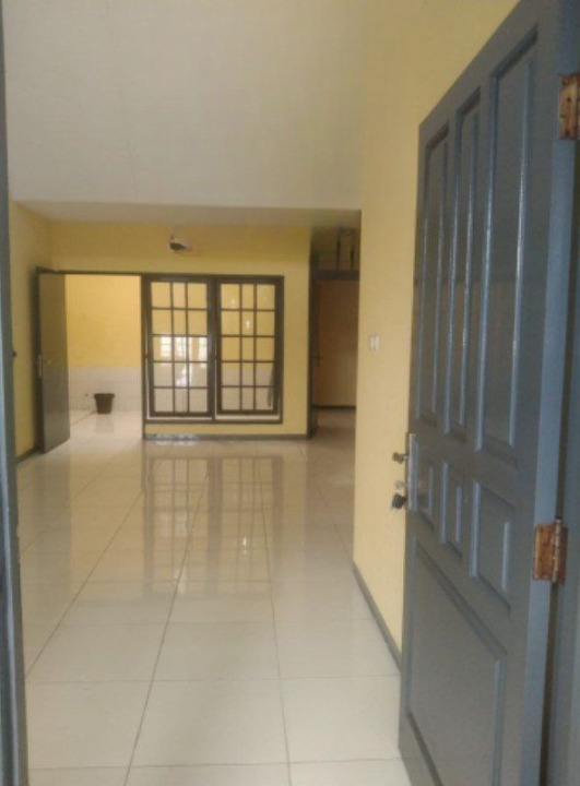 Disewakan Rumah di Lembah Harapan Surabaya Barat Nyaman dan Siap Huni - Image 1