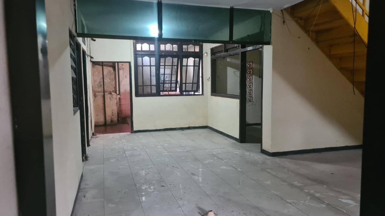 Dijual Rumah Hitung Tanah Strategis Cocok Untuk Usaha Kos Kosan di Ketintang Baru Surabaya Selatan - Thumbnail 2