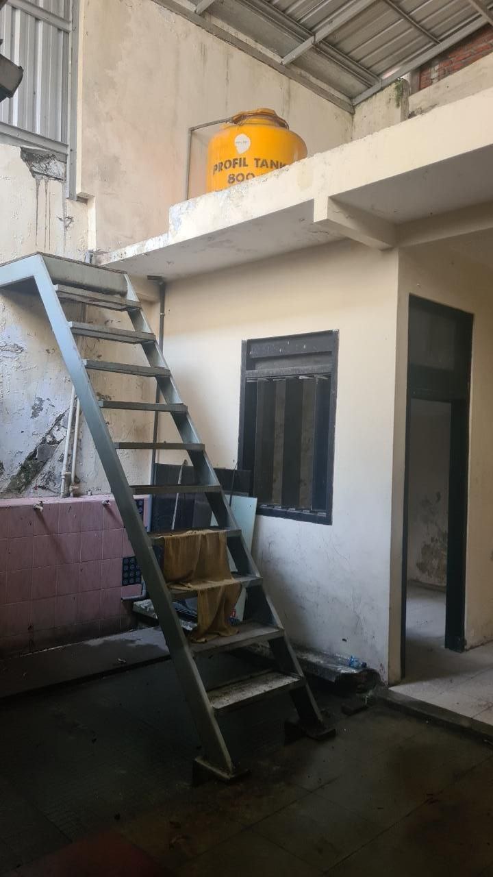 Dijual Rumah Hitung Tanah Strategis Cocok Untuk Usaha Kos Kosan di Ketintang Baru Surabaya Selatan - Thumbnail 5