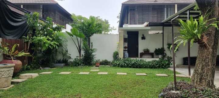 Dijual Rumah Mewah di Perumahan Isen Surabaya Barat - Image 1