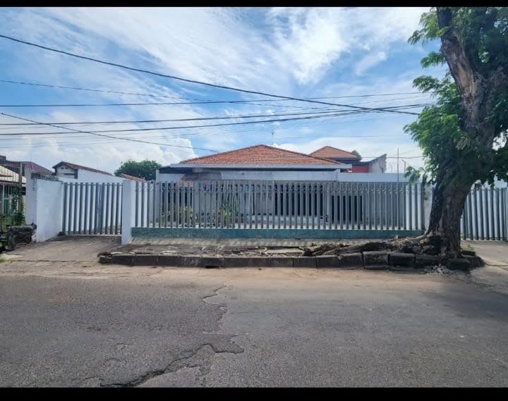 Dijual Murah Rumah Nol Jalan Raya Sam Ratulangi, Surabaya Pusat - Image 1