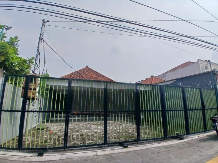 Disewakan Rumah Usaha di Nol Jalan Raya Kartini, Surabaya Pusat - Image 1